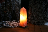 Salzkristall-Lampe Obelisk von Biova